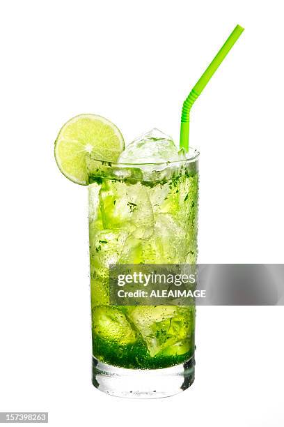 mojito cocktail no fundo branco. - palhinha de beber imagens e fotografias de stock