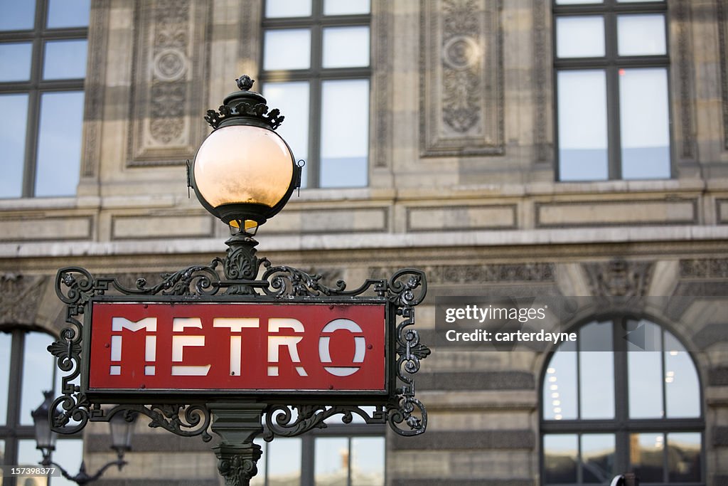 Enseigne de métro parisien, France