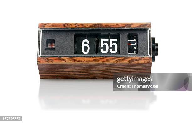 the 70s. digital flip clock - flip clock stockfoto's en -beelden