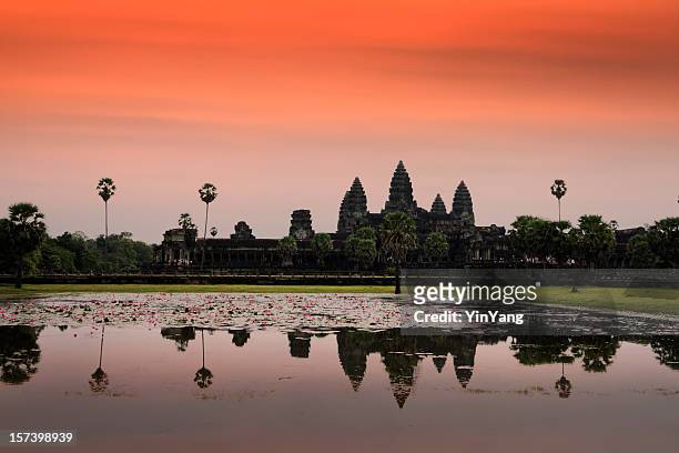 angkor wat tramonto, famoso tempio buddista a siem reap, cambogia - angkor wat foto e immagini stock
