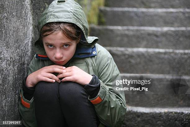 fuggitivo - abuso di minore foto e immagini stock