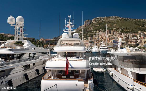 yachts de luxe dans le port de monaco, monte carlo - monte carlo photos et images de collection