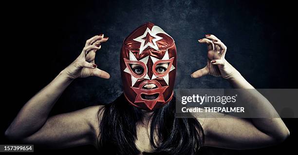 the lioness attack - lucha libre stock pictures, royalty-free photos & images