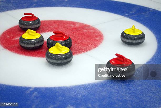 curling target - curling sport stock pictures, royalty-free photos & images