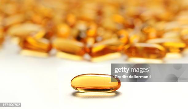 医学のカプセル - fish oil ストックフォトと画像