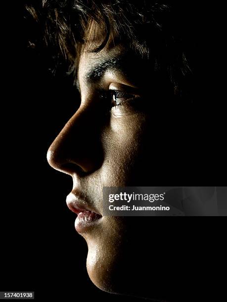 teen male profile - headshot of a teen boy stockfoto's en -beelden