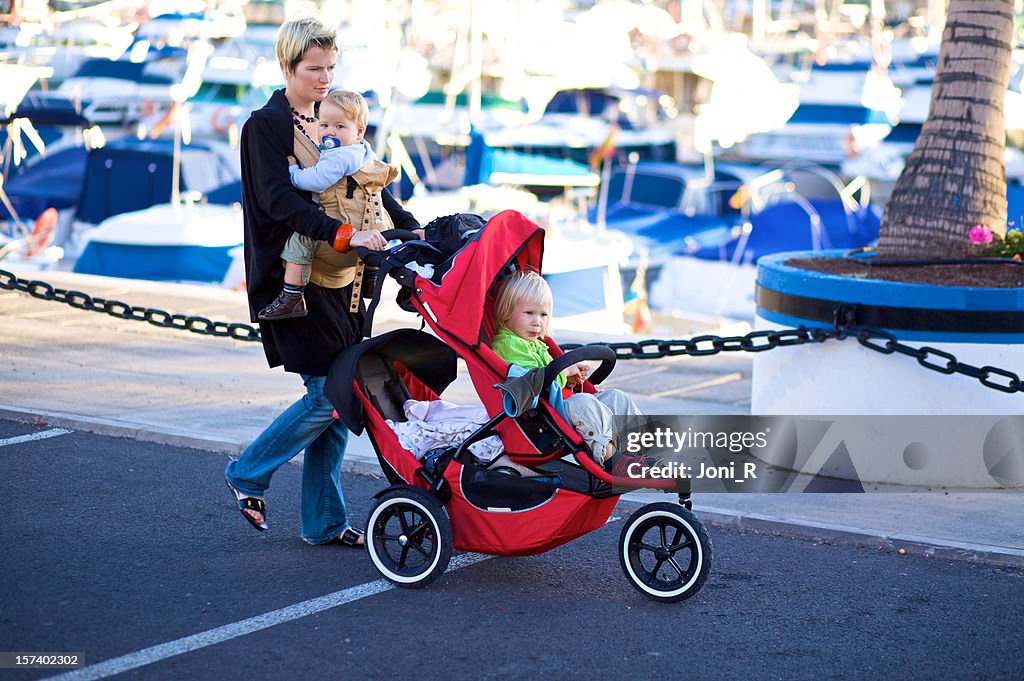 Mother with boys (XXL)