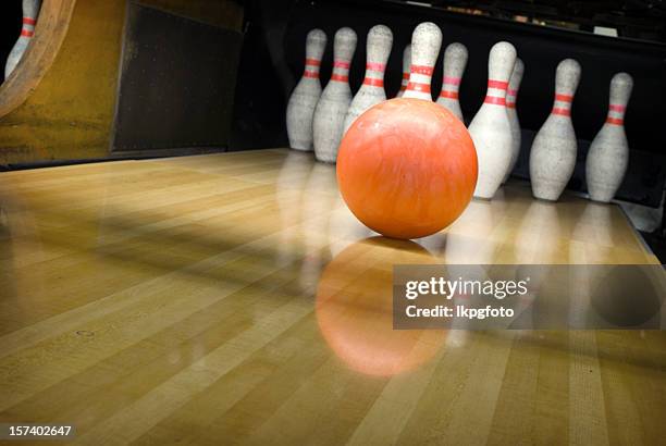 ten pin bowling - ten pin bowling stock pictures, royalty-free photos & images