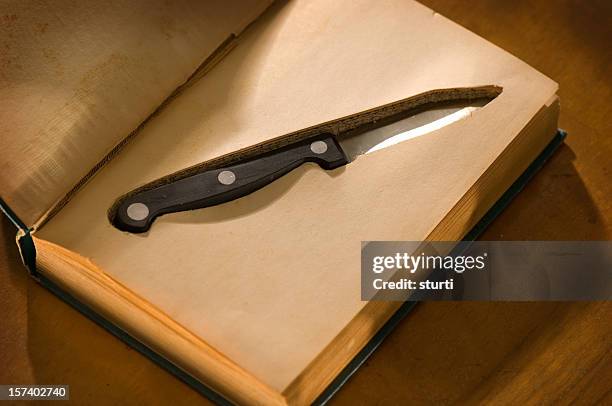 cuchilla en la escuela - murder mystery fotografías e imágenes de stock
