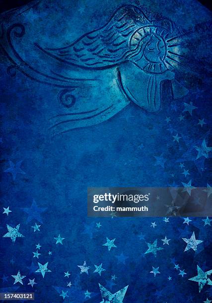 ilustraciones, imágenes clip art, dibujos animados e iconos de stock de ángel con fondo azul cielo estrellado - ángel