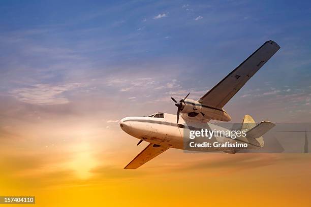 antique propeller airplane at sunset - propellervliegtuig stockfoto's en -beelden