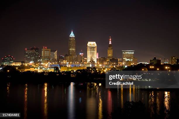 cleveland, ohio skyline - cleveland skyline stock pictures, royalty-free photos & images