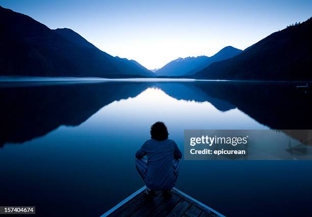 the world at rest - lake sunset 個照片及圖片檔