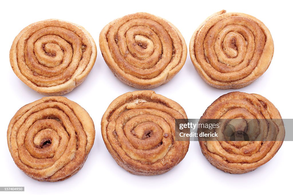 Six cinnamon rolls