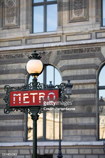 metro sign for the subway in paris, france  - paris metro sign 個照片及圖片檔