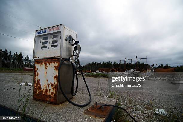 gas station - run down gas station stock pictures, royalty-free photos & images