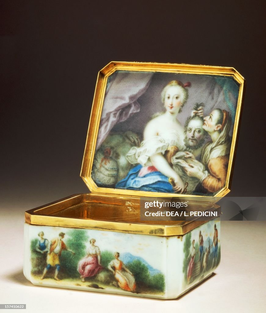 Snuffbox decorated with biblical story