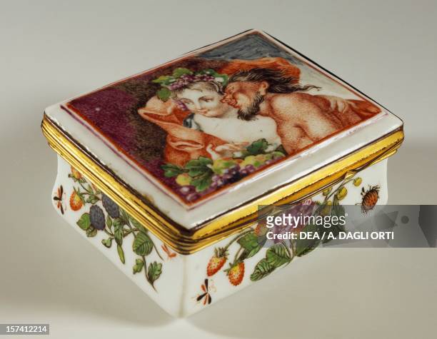 Snuffbox with floral decorations and fauns, 1745-1750, porcelain, Doccia manufacture, Sesto Fiorentino, Tuscany. Italy, 18th century. Saronno, Museo...