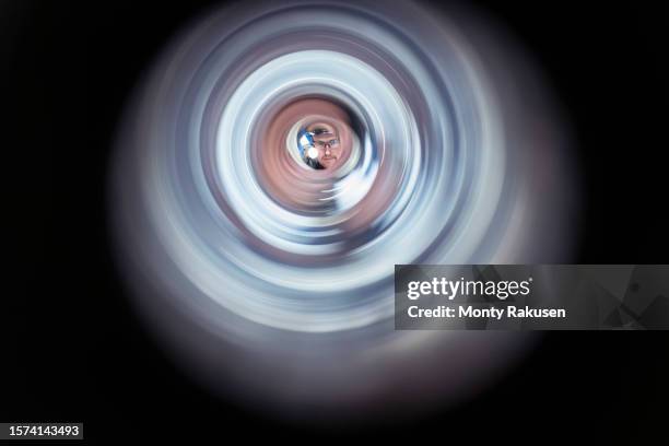 gun technician inspecting bore of large two stage gas gun in nuclear fusion research facility - forage pétrolier photos et images de collection