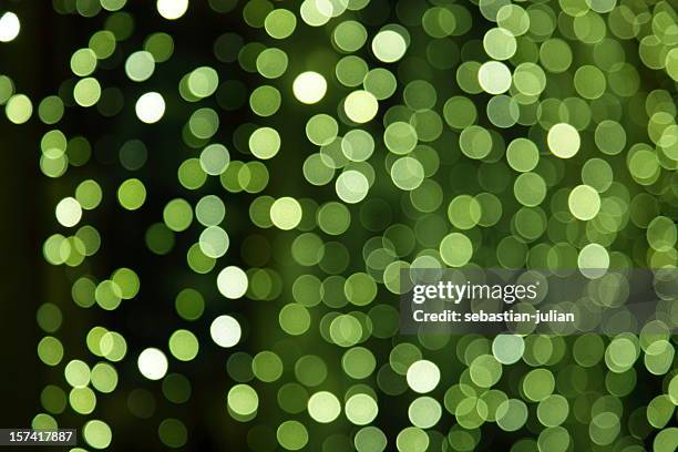 large group of unfocused green light dots xxxl - kellygrön bildbanksfoton och bilder