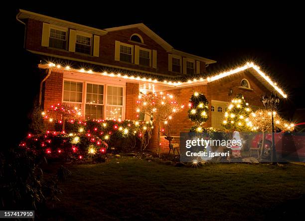 christmas lights - kerstverlichting stockfoto's en -beelden