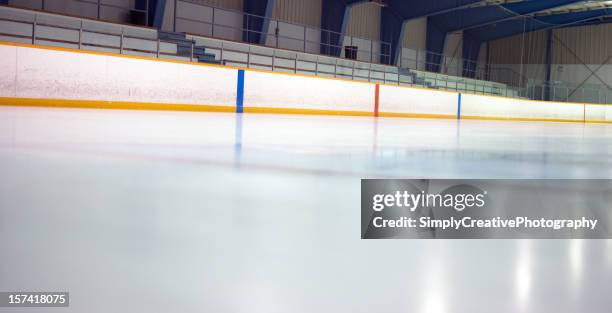 hockey arena at ice level - ice hockey stockfoto's en -beelden