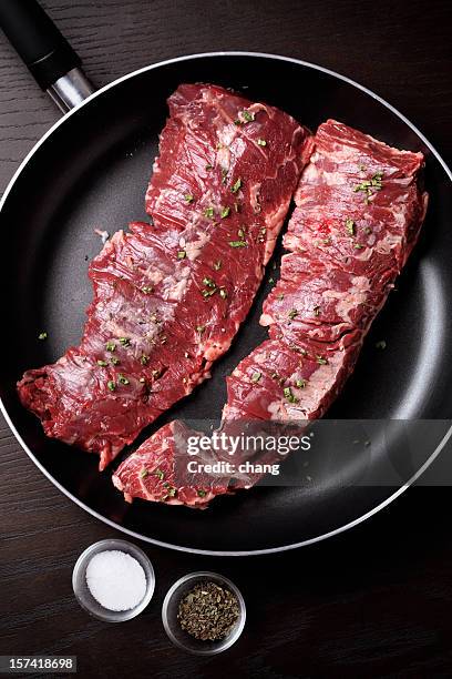 skirt steak - skirtsteak stockfoto's en -beelden