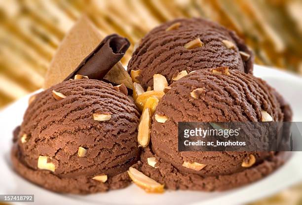 chocolate ice cream - chocoladeijs stockfoto's en -beelden