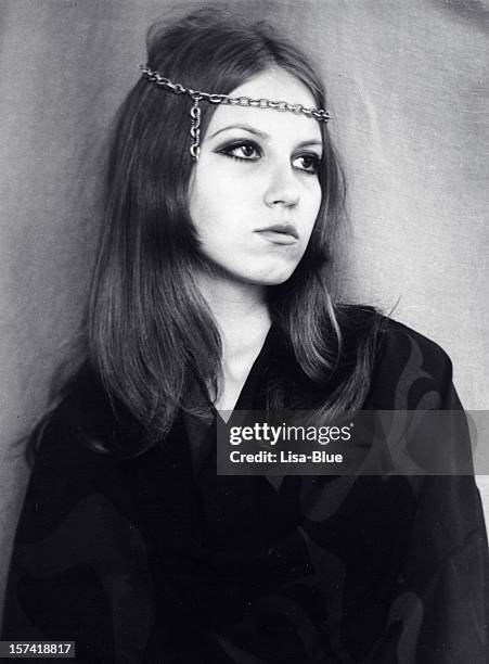 young woman in 1968,black and white. - hippies 1960s stockfoto's en -beelden