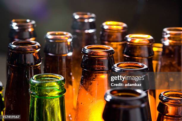 beer bottles - beer bottles stockfoto's en -beelden