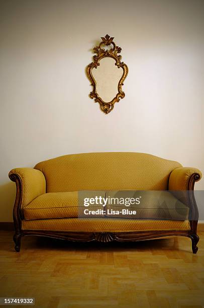 retro yellow sofa und gold mirror - art deco furniture stock-fotos und bilder