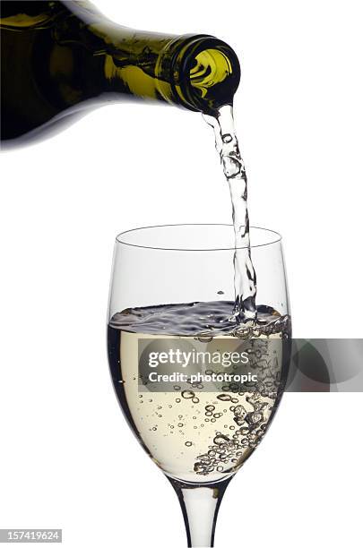 ガラスの白ワイン - シャルドネ葡萄 ストックフォトと画像