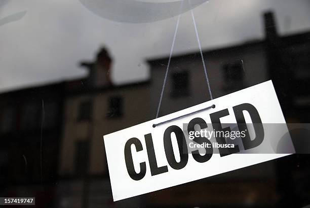 closed sign - closing door stockfoto's en -beelden