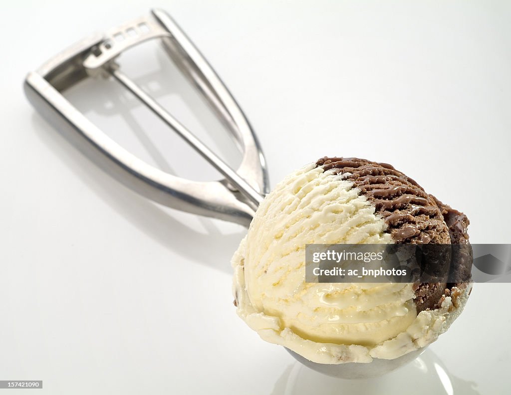 Vanilla and chocolate ice cream still on a scoop