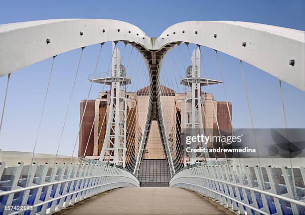 millennium bridge, manchester salford. - salford - fotografias e filmes do acervo