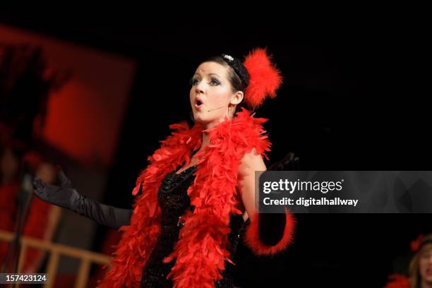 hembra musical theatre - teatro musical fotografías e imágenes de stock