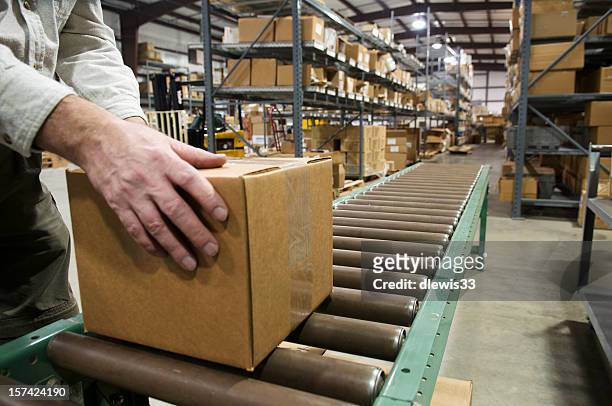 box for shipping - boxes conveyor belt stock pictures, royalty-free photos & images