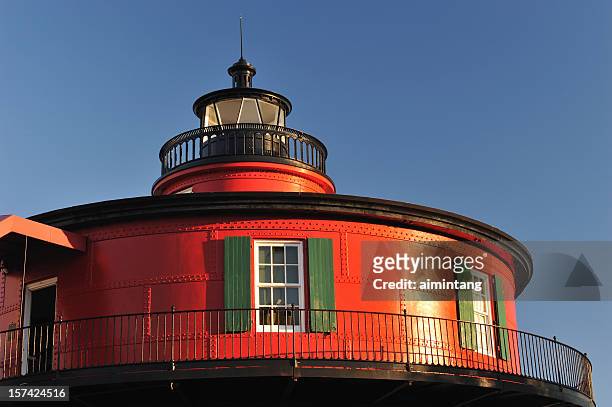 red lighthouse - baltimore maryland stock-fotos und bilder