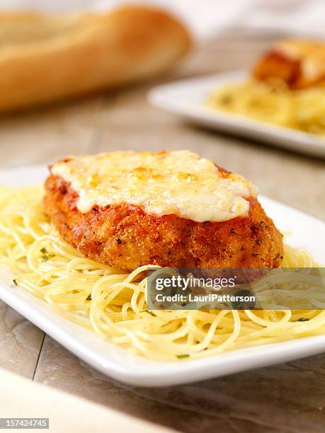 chicken parmigiana - chicken parmigiana stockfoto's en -beelden