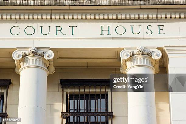 courthouse sign and architectural columns of legal system building exterior - federal bar stock pictures, royalty-free photos & images