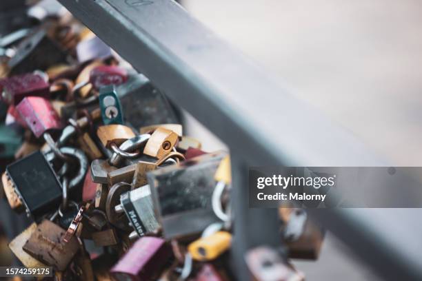 locks of love on eiserner steg bridge in frankfurt. - travel loyalty stock pictures, royalty-free photos & images