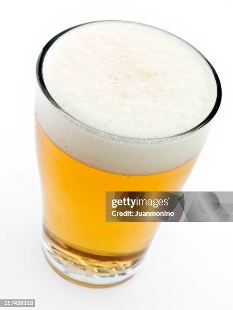 verre de bière fraîche - verre à bière photos et images de collection