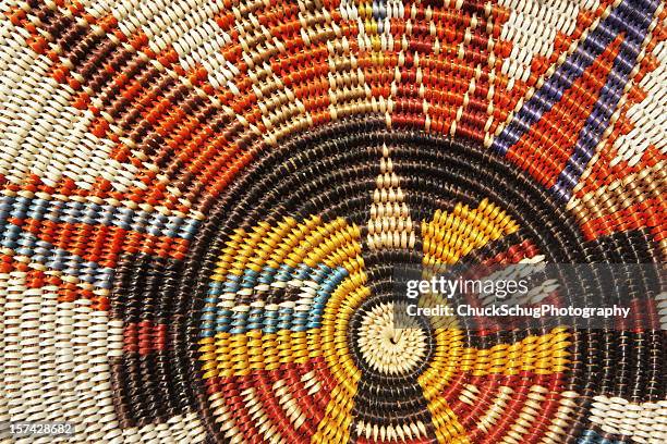 tejido alfombrilla de mimbre del sudoeste de sol de phoenix - cultura indígena fotografías e imágenes de stock