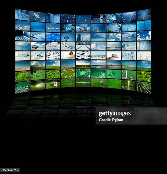 tv movie panels - multiple screens stockfoto's en -beelden