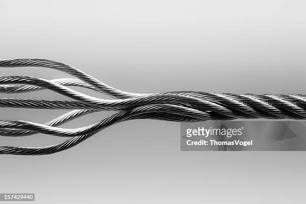 cabo de arame. cabo de ligação steeltwisted conceito abstrato de força - rope imagens e fotografias de stock
