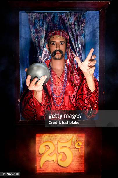 concesión de derechos - fortune teller fotografías e imágenes de stock