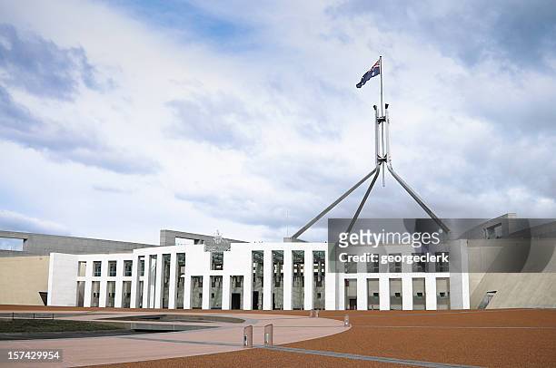 australian parliament in canberra - australian government stockfoto's en -beelden