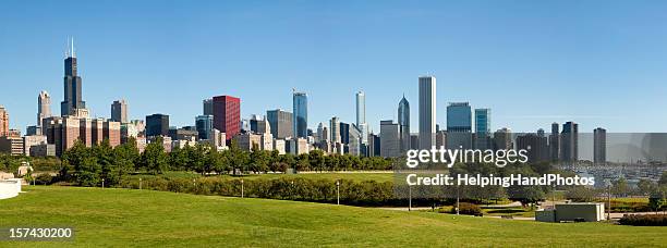 panoramic chicago skyline – xxxl - aon center chicago stock pictures, royalty-free photos & images