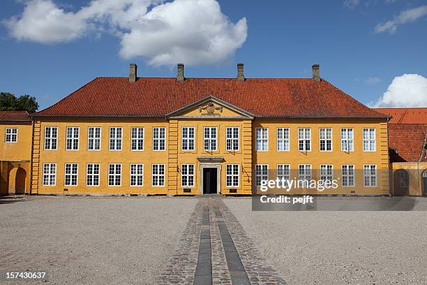 the royal palace, roskilde - denmark - roskildefjorden stockfoto's en -beelden