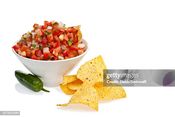 pico de gallo - chips schüssel stock-fotos und bilder